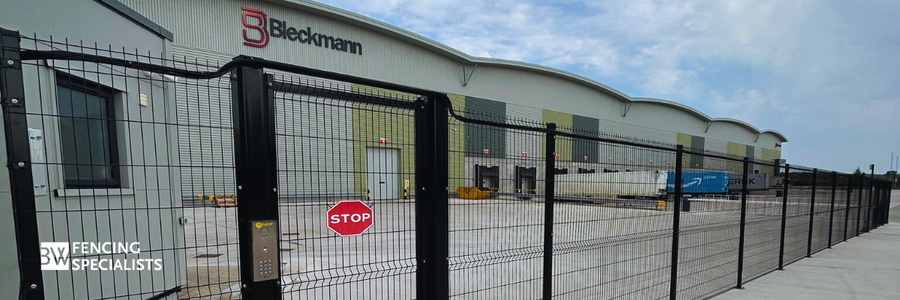 Fencing Contractor & Professional Installation