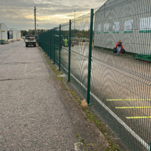 Mesh commercial fencing